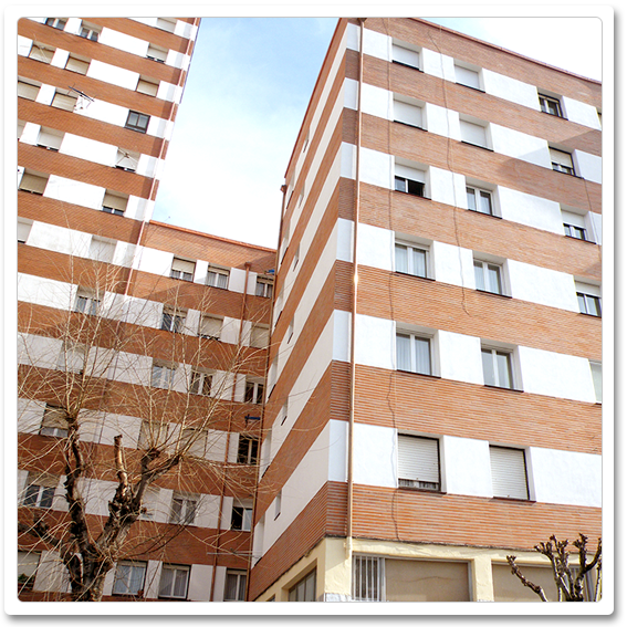 Banner de rehabilitacion de fachadas mantenimiento y restauracion de edificios en Vertigo empresa de reformas y trabajos verticales, Bilbao, Barakaldo y Sestao en Bizkaia